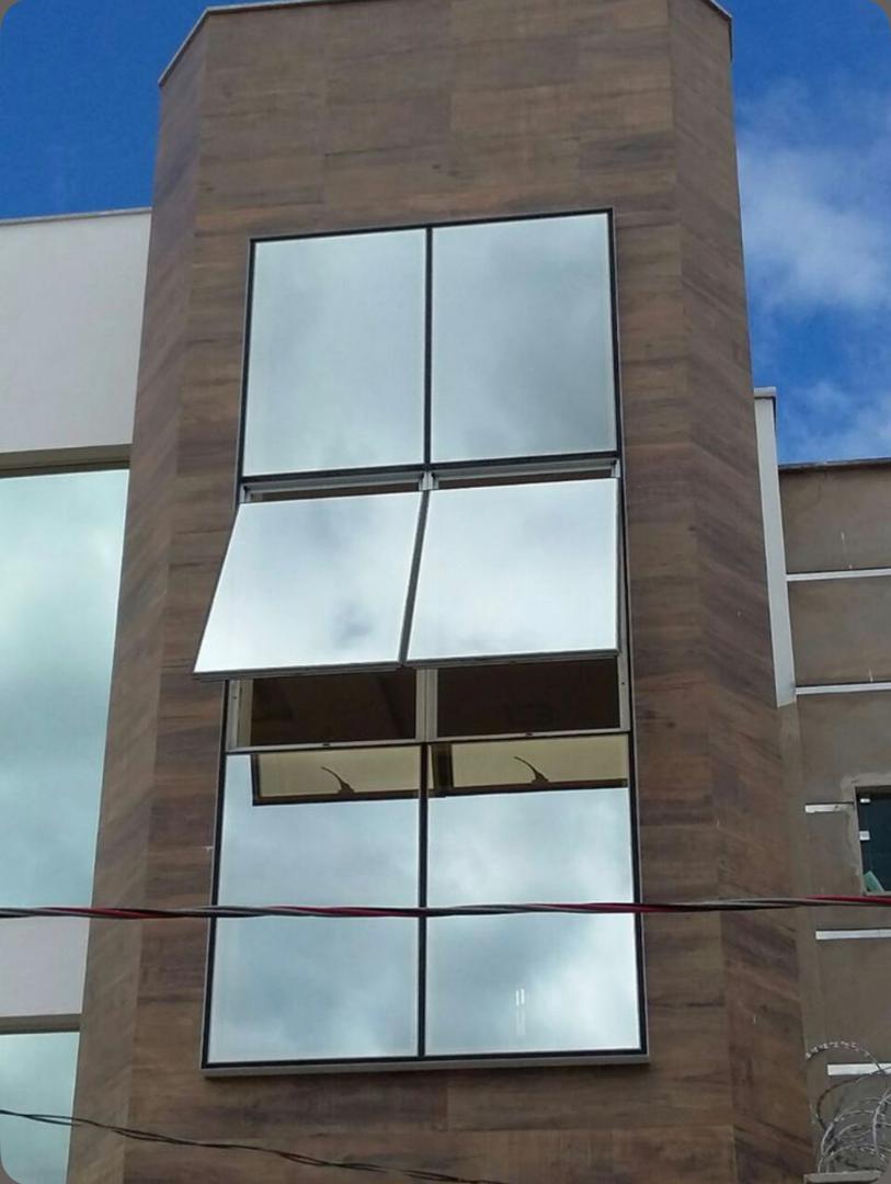 EQUIPREST — Façade vitrée, ouvrants à projection
